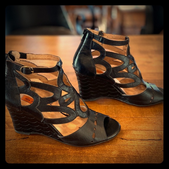 Miz Mooz Shoes - Mix Mooz Black Leather Peep Toe Wedge Sandals Sz 8